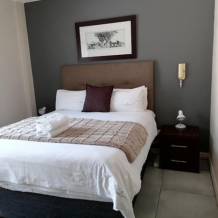 Emabheleni Executive Suites Westpoint Йоханнесбург Экстерьер фото