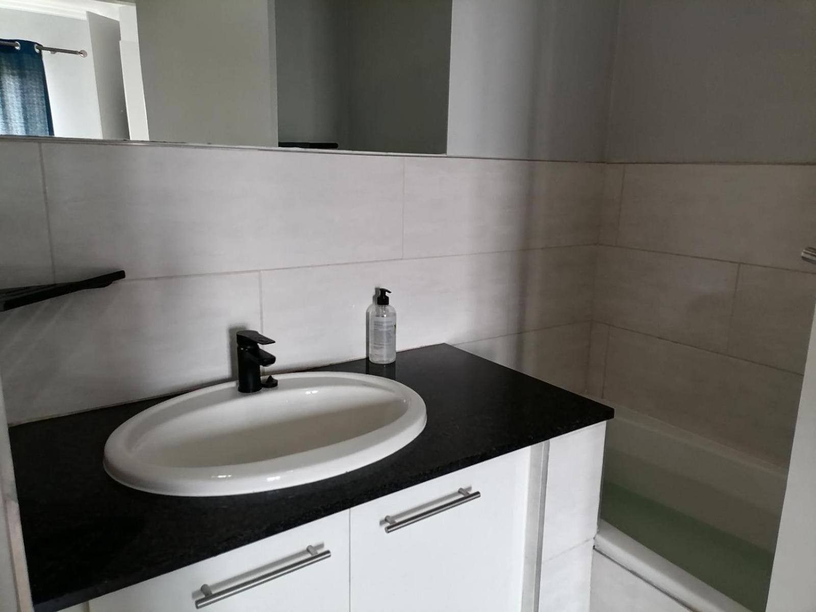 Emabheleni Executive Suites Westpoint Йоханнесбург Номер фото