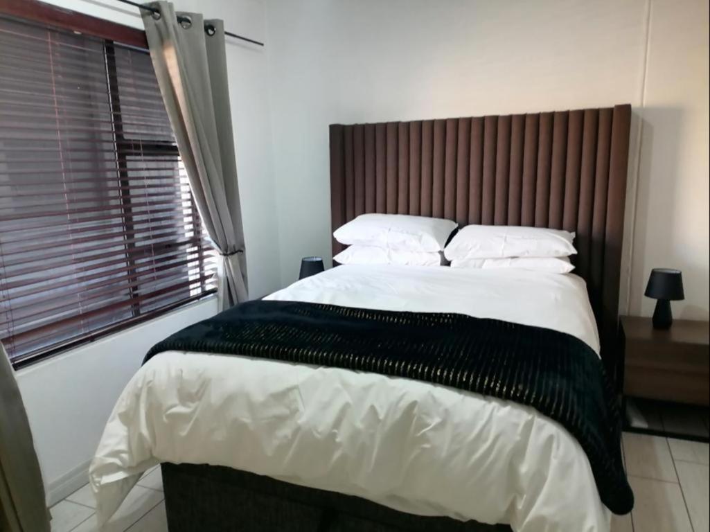 Emabheleni Executive Suites Westpoint Йоханнесбург Номер фото