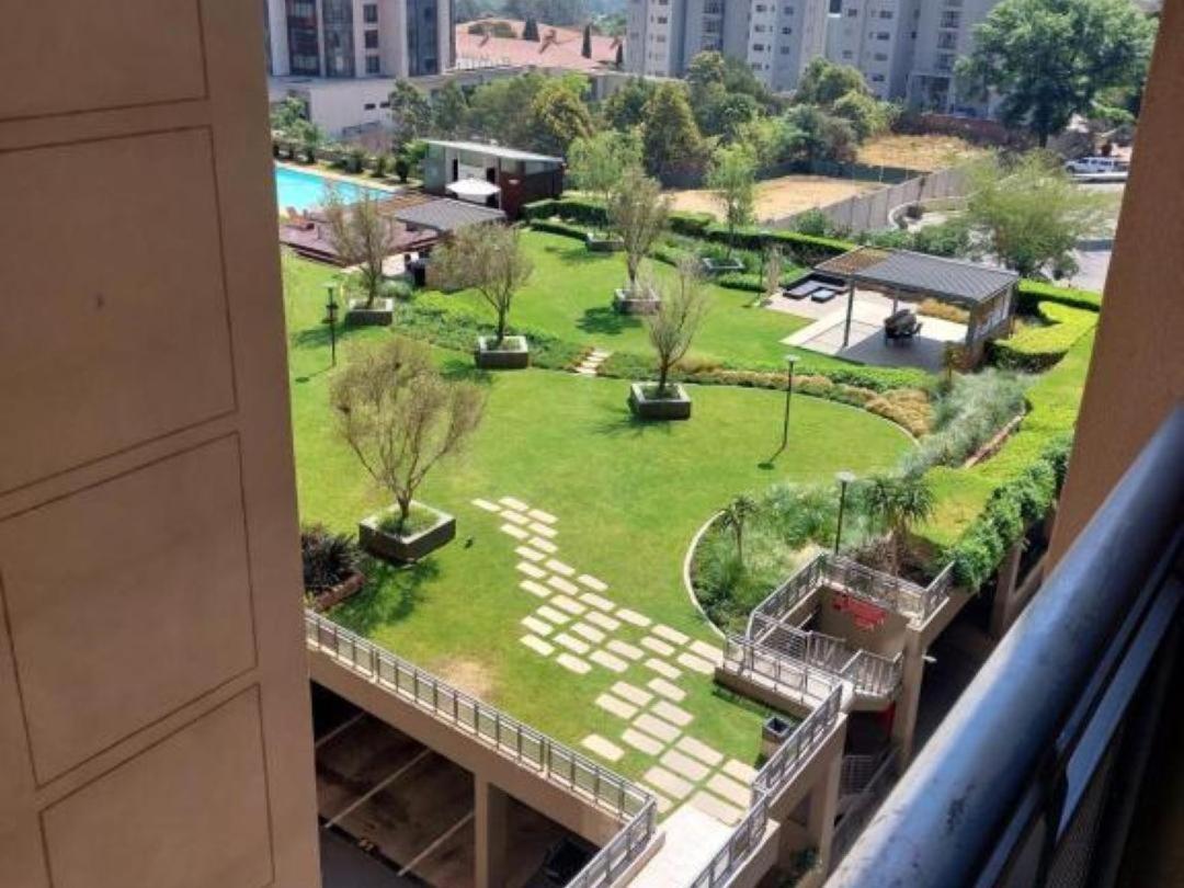 Emabheleni Executive Suites Westpoint Йоханнесбург Экстерьер фото