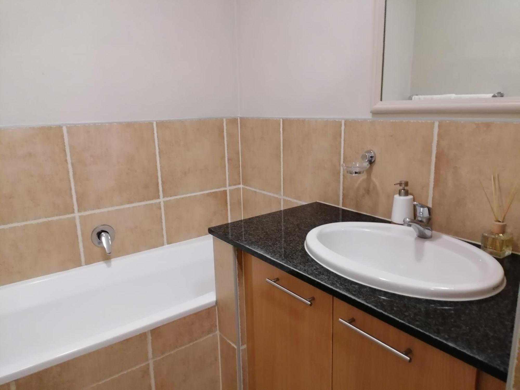 Emabheleni Executive Suites Westpoint Йоханнесбург Экстерьер фото