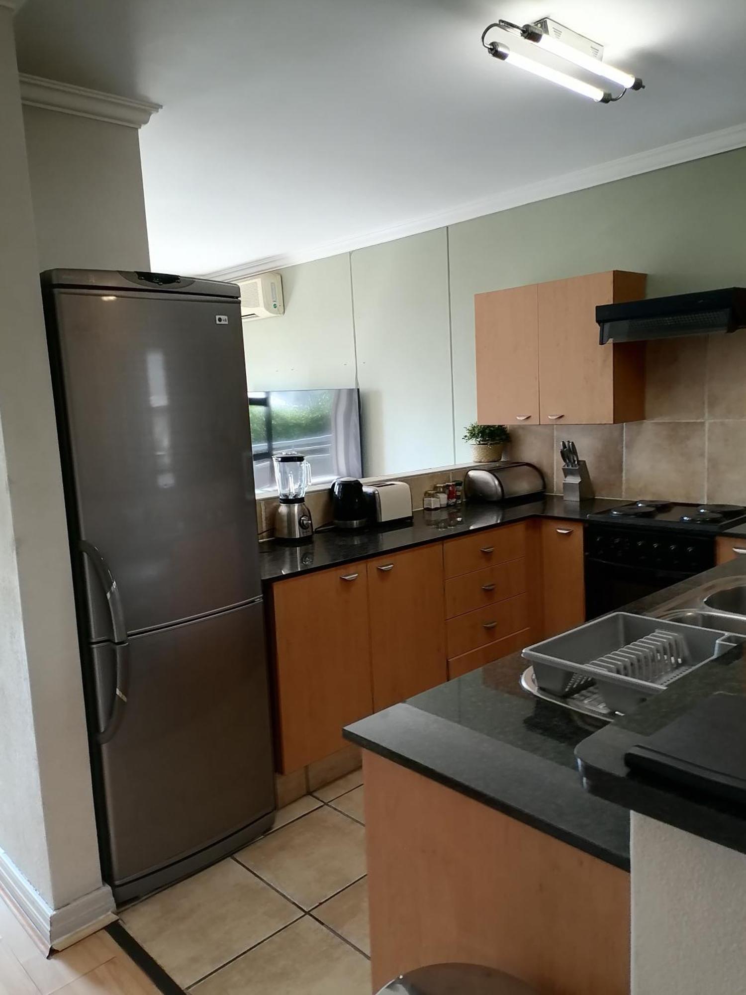 Emabheleni Executive Suites Westpoint Йоханнесбург Экстерьер фото